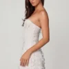 Vestido corto de corte A con bandeau y adornos Edita en blanco