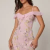 Vestido corto de corte A con cordones y adornos «Jacira» en rosa suave Vestido corto de corte A con cordones y adornos «Jacira» en rosa suave