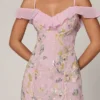 Vestido corto de corte A con cordones y adornos «Jacira» en rosa suave Vestido corto de corte A con cordones y adornos «Jacira» en rosa suave