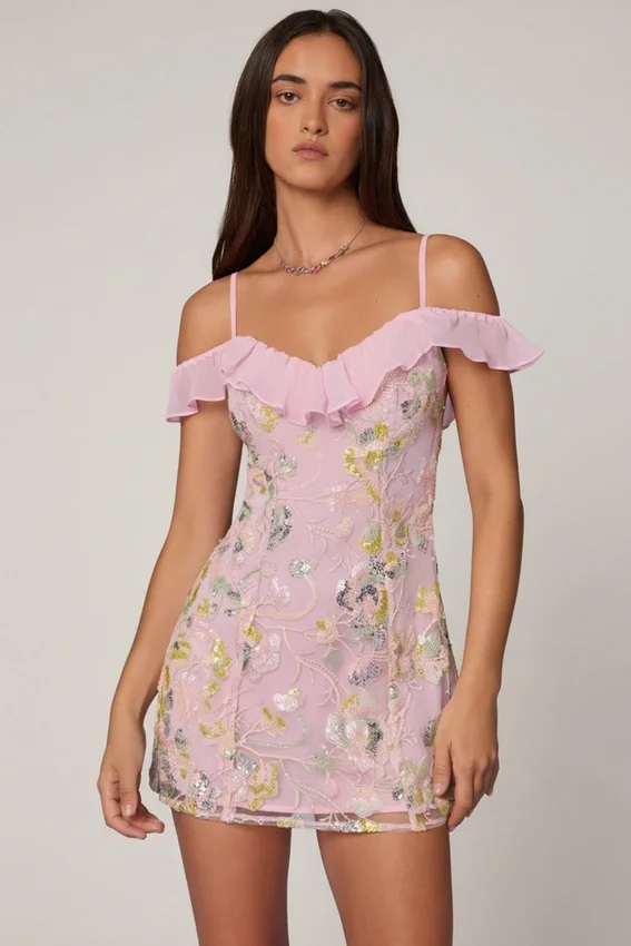 Vestido corto de corte A con cordones y adornos «Jacira» en rosa suave Vestido corto de corte A con cordones y adornos «Jacira» en rosa suave