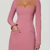 Vestido corto de corte A con cuello corazón y manga larga Corinne en rosa empolvado