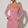 Vestido corto de corte A con cuello corazón y manga larga Corinne en rosa empolvado