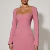 Vestido corto de corte A con cuello corazón y manga larga Corinne en rosa empolvado