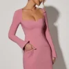 Vestido corto de corte A con cuello corazón y manga larga Corinne en rosa empolvado