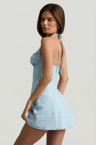 Vestido corto de corte A con cuello halter Nerine con estampado floral azul