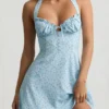 Vestido corto de corte A con cuello halter Nerine con estampado floral azul