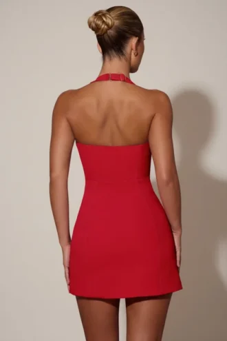 Vestido corto de corte A con cuello halter y detalle de corazón de Lenore en rojo