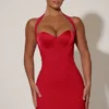 Vestido corto de corte A con cuello halter y detalle de corazón de Lenore en rojo Vestido corto de corte A con cuello halter y detalle de corazón de Lenore en rojo