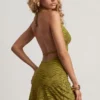 Vestido corto de corte A con cuello vuelto Halia Devoré en verde oliva Vestido corto de corte A con cuello vuelto Halia Devoré en verde oliva