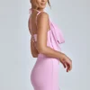 Vestido corto de corte A con cuello vuelto Mirabel en rosa bebé Vestido corto de corte A con cuello vuelto Mirabel en rosa bebé