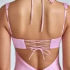 Vestido corto de corte A con cuello vuelto Mirabel en rosa bebé Vestido corto de corte A con cuello vuelto Mirabel en rosa bebé