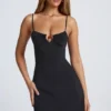 Vestido corto de corte A con detalles metálicos Deia en negro Vestido corto de corte A con detalles metálicos Deia en negro