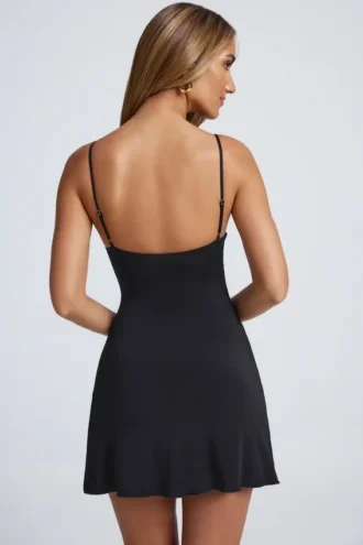 Vestido corto de corte A con detalles metálicos Deia en negro