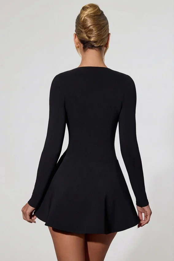Vestido corto de corte A con escote pronunciado y detalle de lazo Graciela en negro Vestido corto de corte A con escote pronunciado y detalle de lazo Graciela en negro