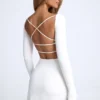 Vestido corto de corte A con espalda abierta Tansy en blanco