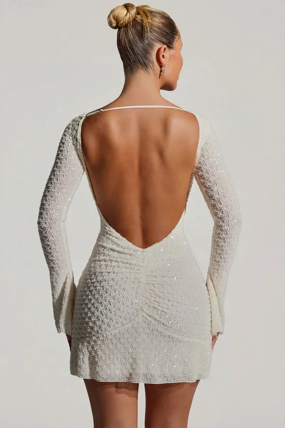 Vestido corto de corte A con espalda abierta y adornos Grazina en blanco Vestido corto de corte A con espalda abierta y adornos Grazina en blanco
