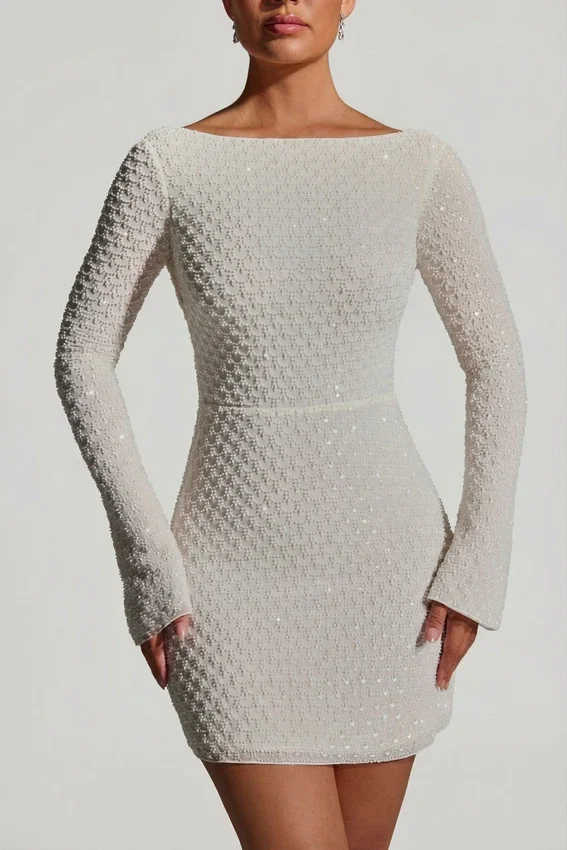 Vestido corto de corte A con espalda abierta y adornos Grazina en blanco Vestido corto de corte A con espalda abierta y adornos Grazina en blanco