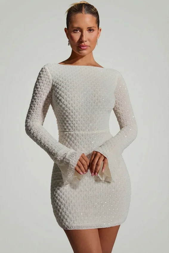 Vestido corto de corte A con espalda abierta y adornos Grazina en blanco Vestido corto de corte A con espalda abierta y adornos Grazina en blanco