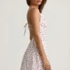 Vestido corto de corte A con espalda descubierta y volantes de Seliora con estampado de cerezas Vestido corto de corte A con espalda descubierta y volantes de Seliora con estampado de cerezas
