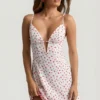 Vestido corto de corte A con espalda descubierta y volantes de Seliora con estampado de cerezas Vestido corto de corte A con espalda descubierta y volantes de Seliora con estampado de cerezas