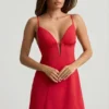Vestido corto de corte A con espalda descubierta y volantes de Seliora en rojo escarlata Vestido corto de corte A con espalda descubierta y volantes de Seliora en rojo escarlata