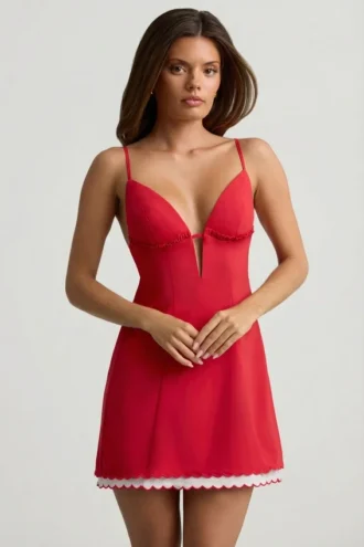 Vestido corto de corte A con espalda descubierta y volantes de Seliora en rojo escarlata