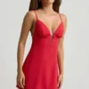 Vestido corto de corte A con espalda descubierta y volantes de Seliora en rojo escarlata Vestido corto de corte A con espalda descubierta y volantes de Seliora en rojo escarlata
