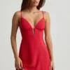 Vestido corto de corte A con espalda descubierta y volantes de Seliora en rojo escarlata Vestido corto de corte A con espalda descubierta y volantes de Seliora en rojo escarlata