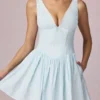Vestido corto de corte A con lazo Marissa en rayas azul claro Vestido corto de corte A con lazo Marissa en rayas azul claro