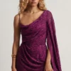 Vestido corto de corte A con una manga de Angelie Devoré en color Berry Purple Vestido corto de corte A con una manga de Angelie Devoré en color Berry Purple