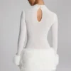 Vestido corto de cuello alto con ribete de piel sintética Belladonna en blanco Vestido corto de cuello alto con ribete de piel sintética Belladonna en blanco
