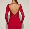 Vestido corto de encaje transparente con cuello barco de Eirlys en rojo intenso