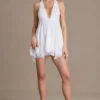 Vestido corto de gasa Mariette con escote pronunciado y espalda abierta en blanco Vestido corto de gasa Mariette con escote pronunciado y espalda abierta en blanco