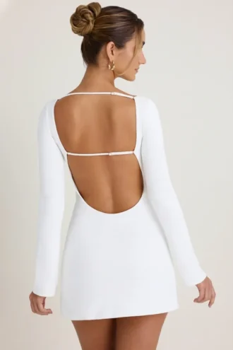 Vestido corto de manga larga con aberturas Mavisa en blanco