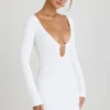 Vestido corto de manga larga con aberturas Mavisa en blanco