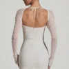 Vestido corto de manga larga con adornos St Germain en blanco Vestido corto de manga larga con adornos St Germain en blanco
