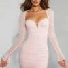 Vestido corto de manga larga con adornos St Germain en color rosa palo