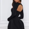 Vestido corto de manga larga con bajo abullonado Viola en negro Vestido corto de manga larga con bajo abullonado Viola en negro