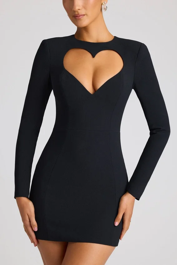 Vestido corto de manga larga con corte en forma de corazón Luciana en negro Vestido corto de manga larga con corte en forma de corazón Luciana en negro