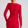 Vestido corto de manga larga con corte en forma de corazón Luciana en rojo fuego