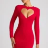 Vestido corto de manga larga con corte en forma de corazón Luciana en rojo fuego