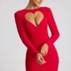 Vestido corto de manga larga con corte en forma de corazón Luciana en rojo fuego