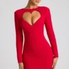 Vestido corto de manga larga con corte en forma de corazón Luciana en rojo fuego
