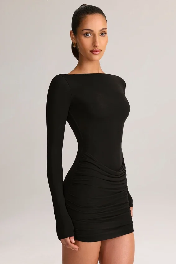 Vestido corto de manga larga con cuello barco y drapeado de modal Eska en negro Vestido corto de manga larga con cuello barco y drapeado de modal Eska en negro