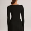 Vestido corto de manga larga con cuello barco y drapeado de modal Eska en negro Vestido corto de manga larga con cuello barco y drapeado de modal Eska en negro