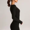 Vestido corto de manga larga con cuello barco y drapeado de modal Eska en negro Vestido corto de manga larga con cuello barco y drapeado de modal Eska en negro