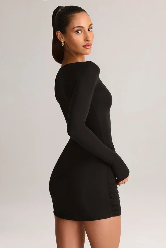 Vestido corto de manga larga con cuello barco y drapeado de modal Eska en negro Vestido corto de manga larga con cuello barco y drapeado de modal Eska en negro