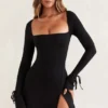Vestido corto de manga larga con cuello cuadrado Baize en negro