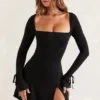 Vestido corto de manga larga con cuello cuadrado Baize en negro