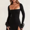 Vestido corto de manga larga con cuello cuadrado Baize en negro